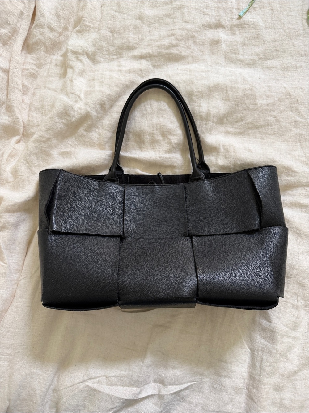 Bottega Veneta Black Intrecciato Woven Leather Tote Fair Condition